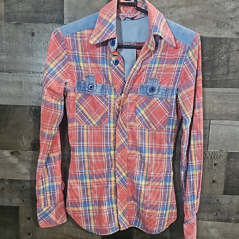Vintage Faded Glory Button-Up Shirt with Blue Jean Accents 1970s